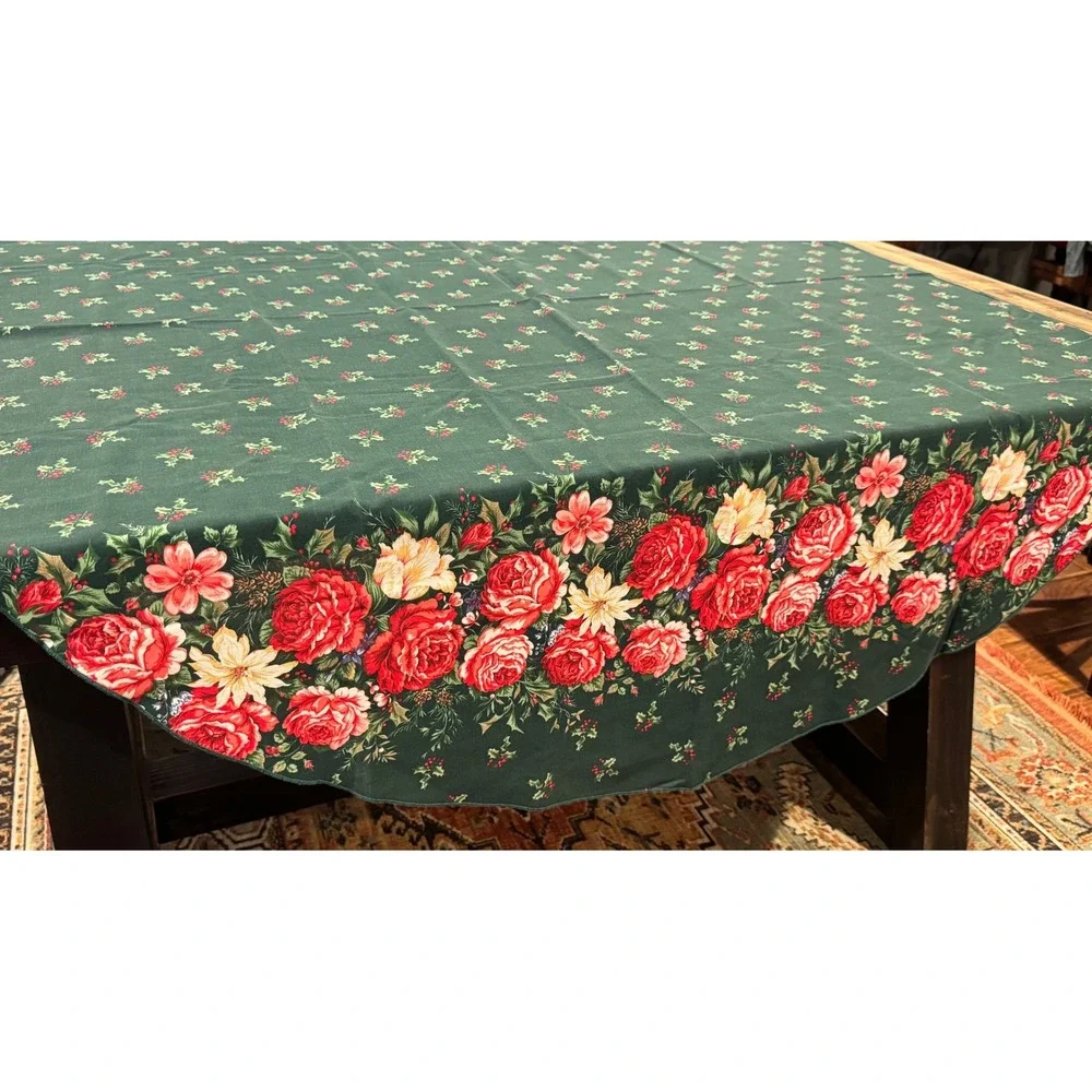 Vintage Christmas Oval Tablecloth Green Red Roses‎ Holly Floral 69x51.5 Holiday